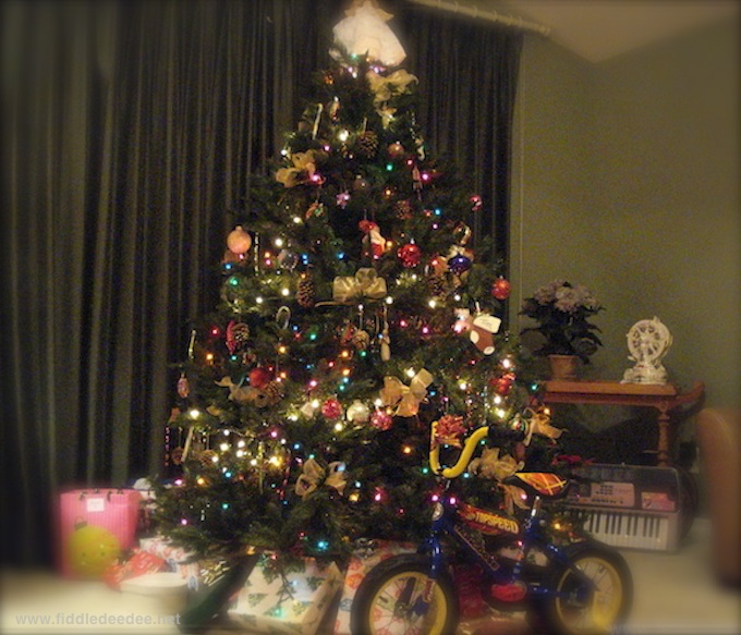 Christmas Tree by Fiddledeedee.net