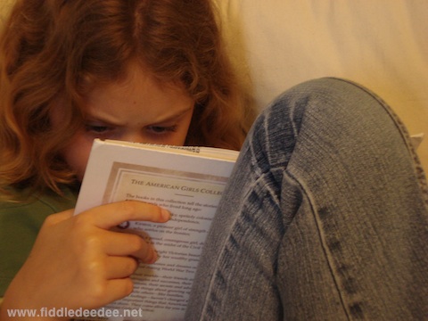 Reading by Fiddledeedee.net Reading by Fiddledeedee.net